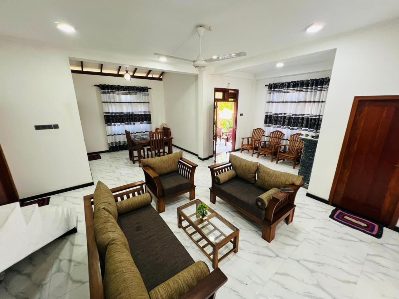 Sanku Place Hiriketiya ديكويلاّ تين المظهر الخارجي الصورة